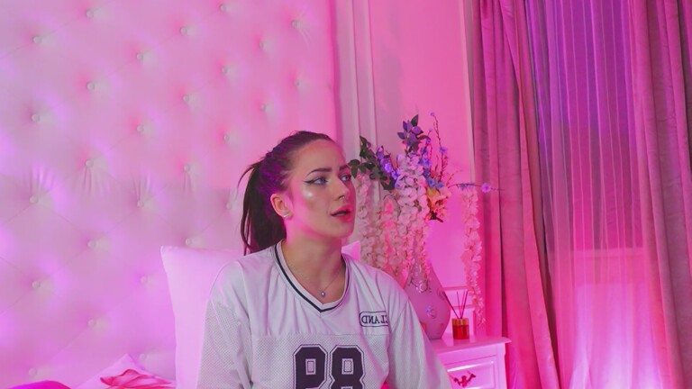 LucyLexton's Streamate show and profile