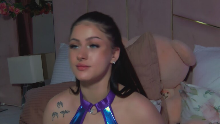 LucyLexton's Streamate show and profile