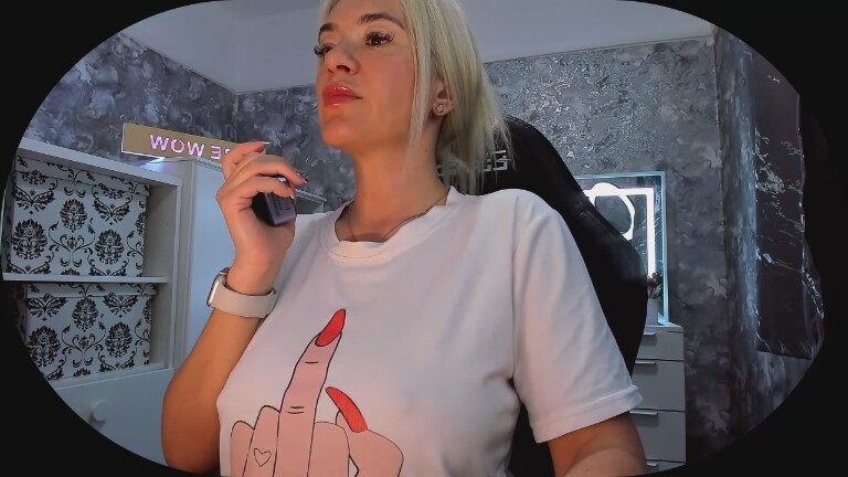 BE_WOW's Streamate show and profile